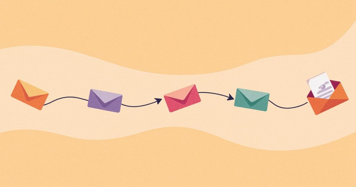 Illustration éditoriale : une suite d'enveloppes reliées par des flèches, la dernière qui s'ouvre, métaphore d'une séquence d'emails de prospection automatisée avec l'IA.